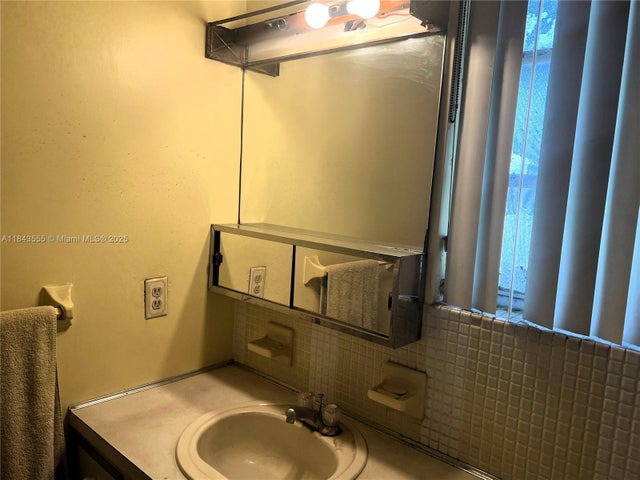 4 of 11 - 18760 Ne 18th Ave 235, Miami, FL