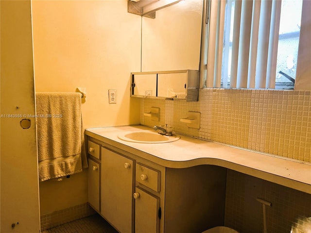 5 of 11 - 18760 Ne 18th Ave 235, Miami, FL