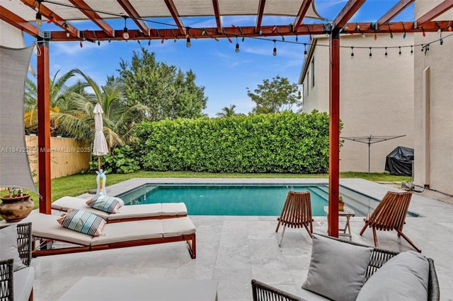 2 of 76 - 566 Ne 191st Ter, Miami, FL
