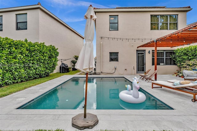 5 of 76 - 566 Ne 191st Ter, Miami, FL