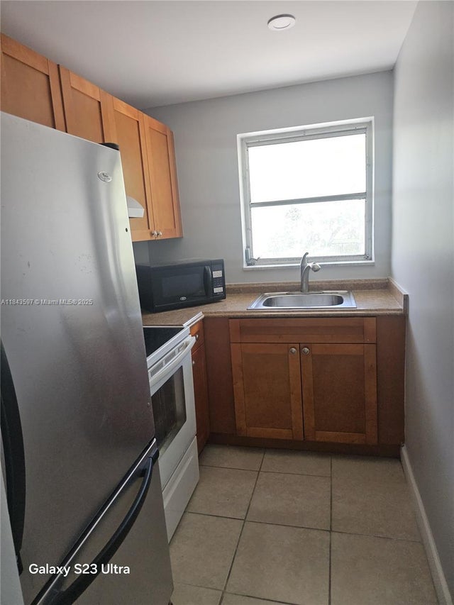 2 of 14 - 1900 Ne 8th Ct 308, Fort Lauderdale, FL