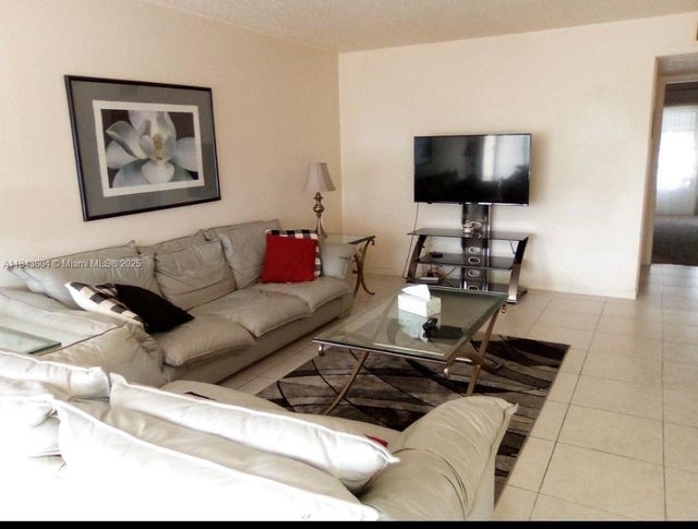 2 of 12 - 1050 North Dr B, Delray Beach, FL