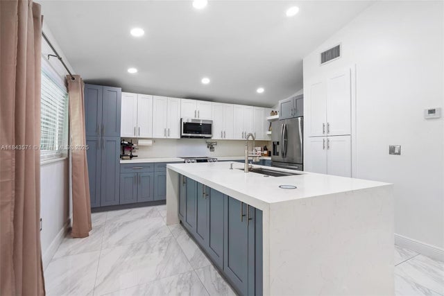 2 of 29 - 2001 N 22nd Ave, Hollywood, FL