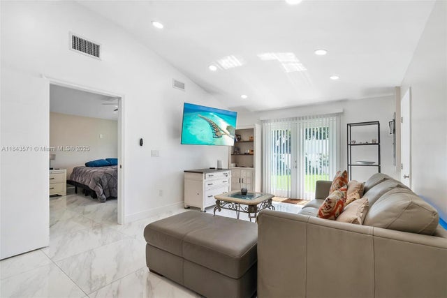3 of 29 - 2001 N 22nd Ave, Hollywood, FL