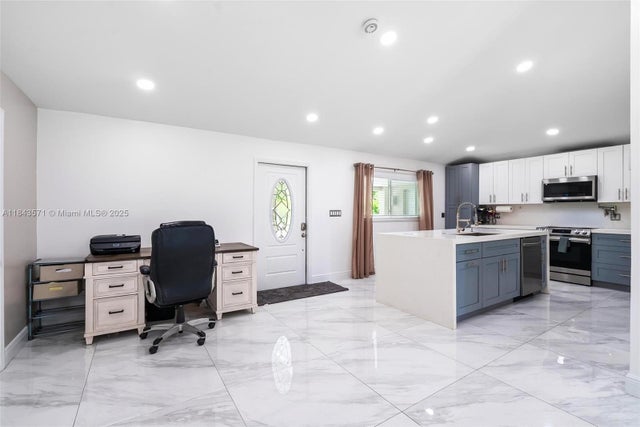 4 of 29 - 2001 N 22nd Ave, Hollywood, FL