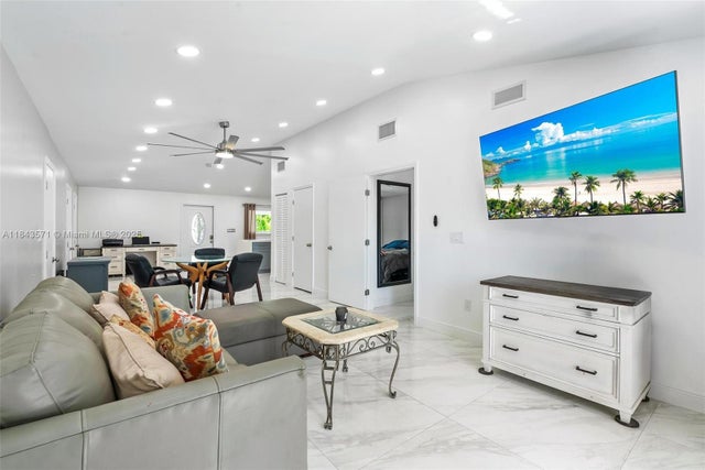 5 of 29 - 2001 N 22nd Ave, Hollywood, FL