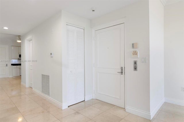 4 of 41 - 703 Crandon Blvd 403, Key Biscayne, FL