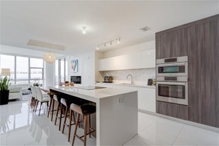 Photo of Listing #A11843683