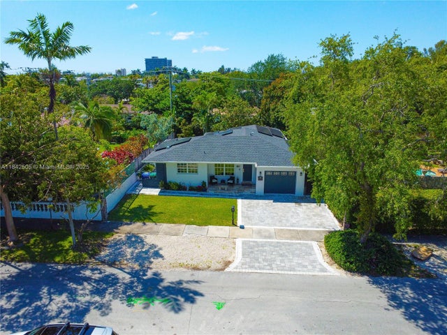 2 of 41 - 680 Ne 81st St, Miami, FL