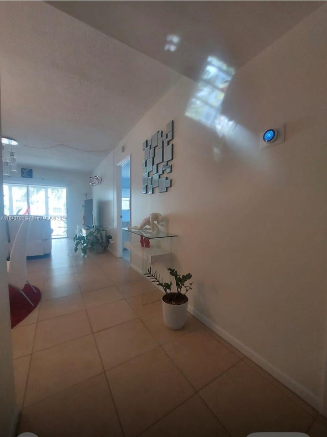 2 of 8 - 4900 Washington St 209, Hollywood, FL