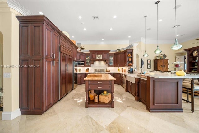 4 of 28 - 125 Dockside Cir, Weston, FL