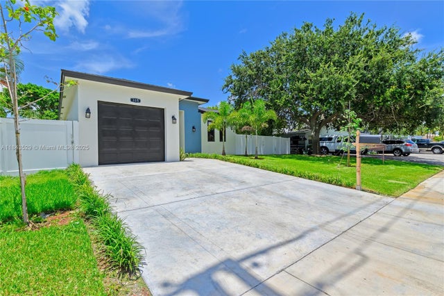 1 of 33 - 335 Nw 15th St, Pompano Beach, FL