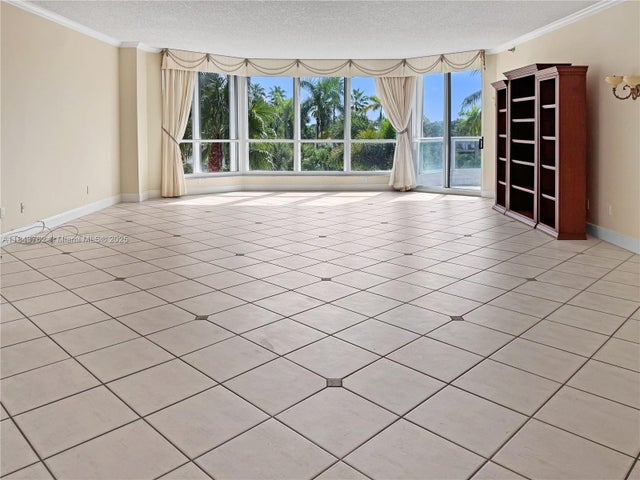 5 of 20 - 21150 Point Pl 406, Aventura, FL