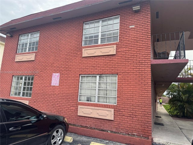 1281 W 29th St 19, Hialeah