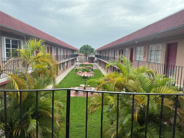 2 of 11 - 1281 W 29th St 19, Hialeah, FL