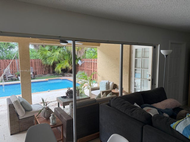 4 of 17 - 11150 Sw 161st Pl, Miami, FL