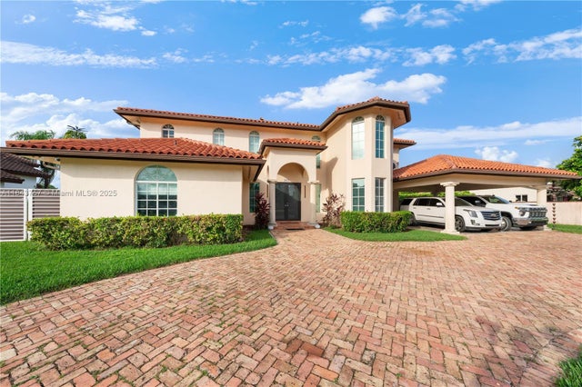 4 of 81 - 9621 W Calusa Club Dr, Miami, FL
