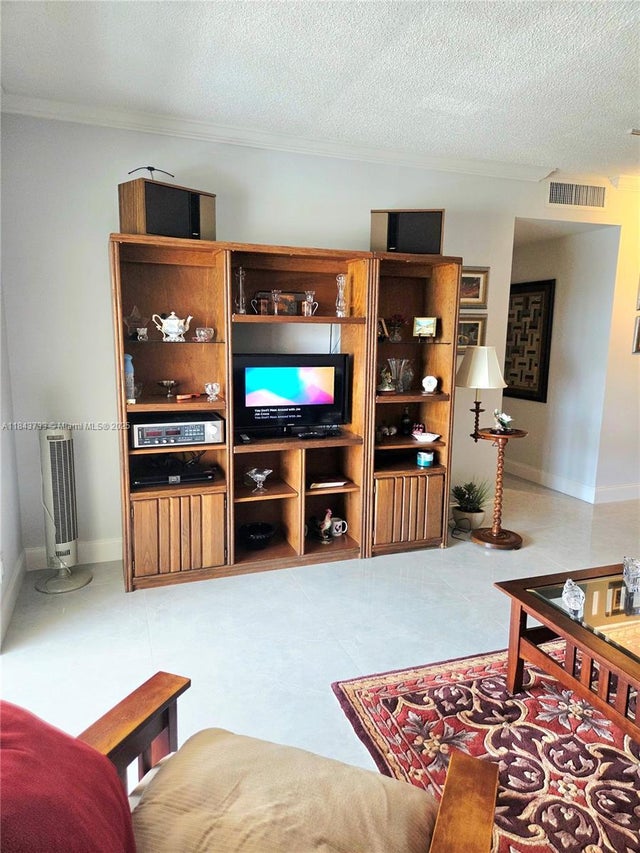 4 of 25 - 4350 Hillcrest Dr 716, Hollywood, FL