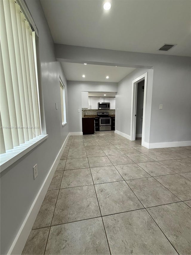 5 of 18 - 12235 Ne 12th Pl, North Miami, FL