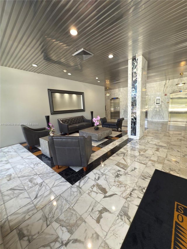 2 of 29 - 3675 N Country Club Dr 109, Aventura, FL