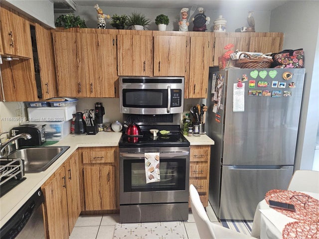 4 of 12 - 901 Colony Point Cir 408, Pembroke Pines, FL