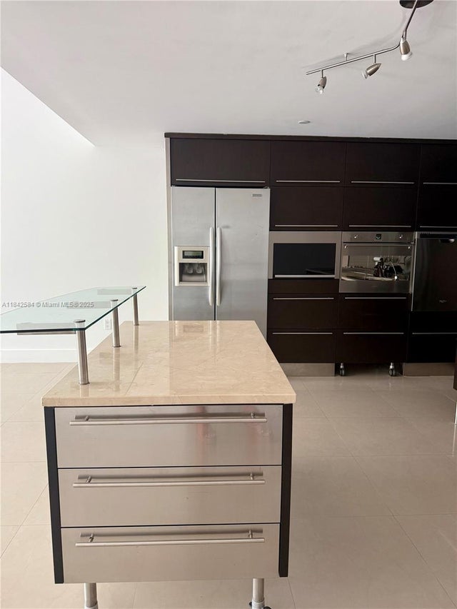 5 of 11 - 6000 Collins Ave 313, Miami Beach, FL