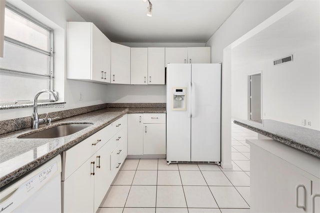 4 of 25 - 1020 94th St 503, Bay Harbor Islands, FL