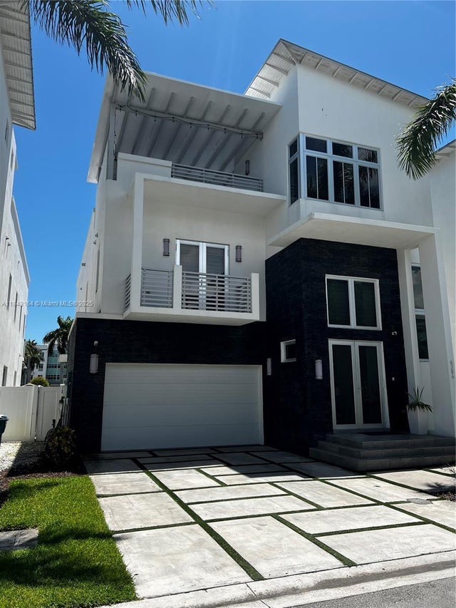2 of 15 - 8286 Nw 33rd Ter, Doral, FL