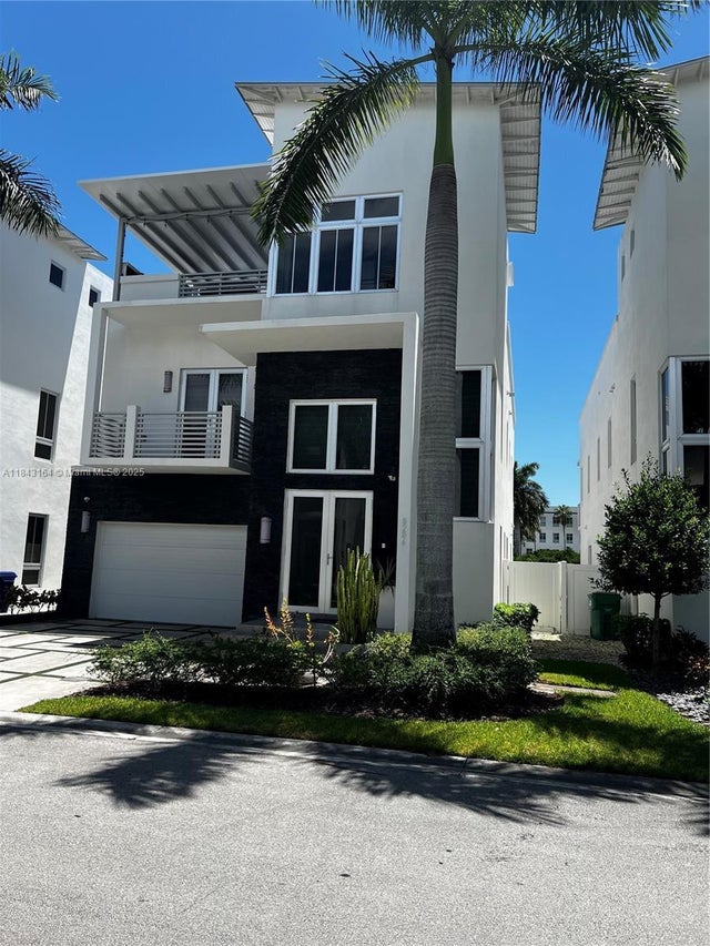 3 of 15 - 8286 Nw 33rd Ter, Doral, FL