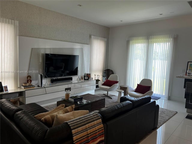 5 of 15 - 8286 Nw 33rd Ter, Doral, FL