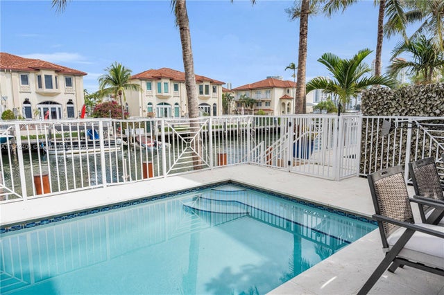 3 of 22 - 3907 Ne 170th St 3907, North Miami Beach, FL