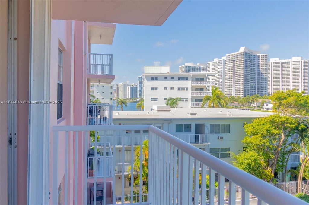3161 S Ocean Dr 401, Hallandale Beach