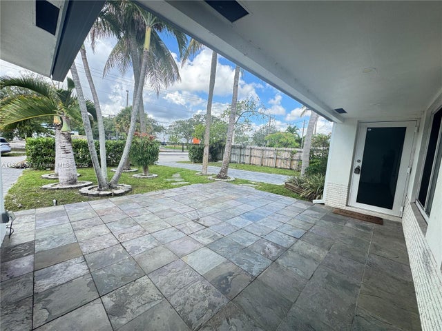 5 of 27 - 1709 Sw 5th Pl, Fort Lauderdale, FL