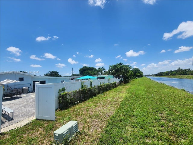 5 of 38 - 3617 Nw 37th St, Lauderdale Lakes, FL