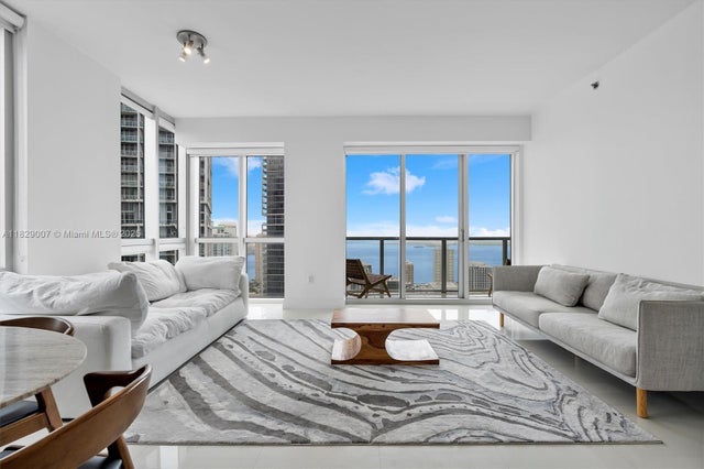 5 of 38 - 500 Brickell Ave 4101, Miami, FL