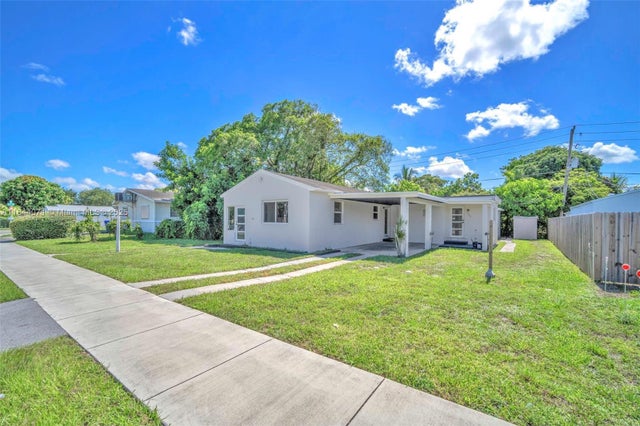 1 of 35 - 208 N 56th Ave, Hollywood, FL