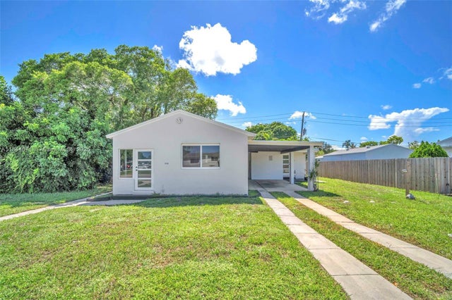 2 of 35 - 208 N 56th Ave, Hollywood, FL