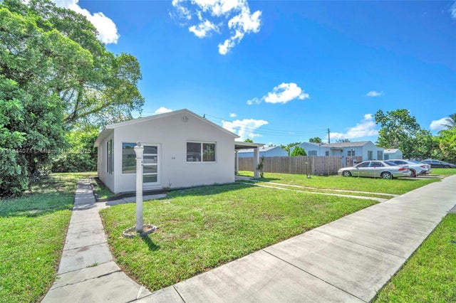 3 of 35 - 208 N 56th Ave, Hollywood, FL