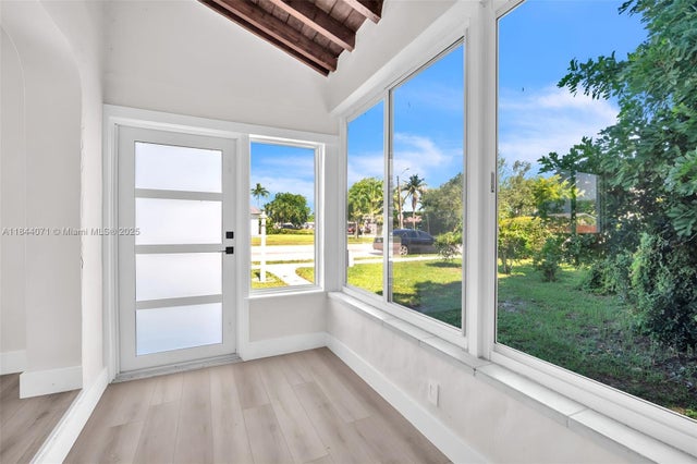 4 of 35 - 208 N 56th Ave, Hollywood, FL