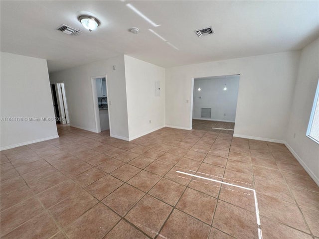 3 of 25 - 7536 Cutlass Ave, North Bay Village, FL