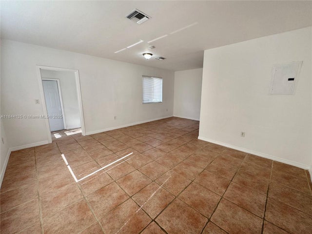 4 of 25 - 7536 Cutlass Ave, North Bay Village, FL