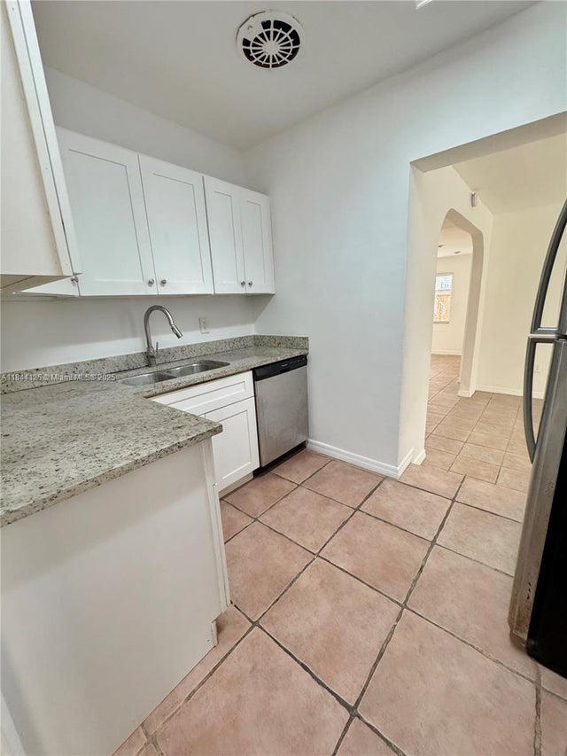 5 of 25 - 7536 Cutlass Ave, North Bay Village, FL