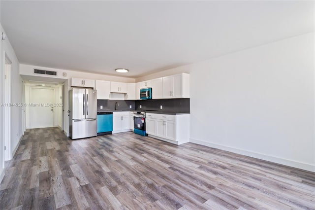 4 of 29 - 445 Ne 195th St 330, Miami, FL