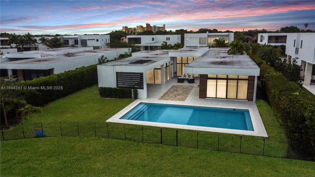5 of 35 - 16640 Sunset Way, Weston, FL