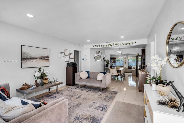 4 of 37 - 302 Nw 100th St, Miami, FL