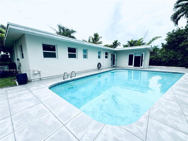 2 of 32 - 2075 S Hibiscus Dr, North Miami, FL