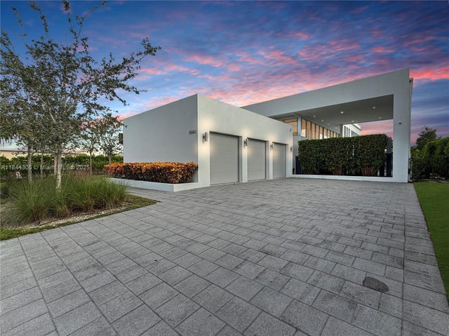 16582 S Botaniko Dr S, Weston