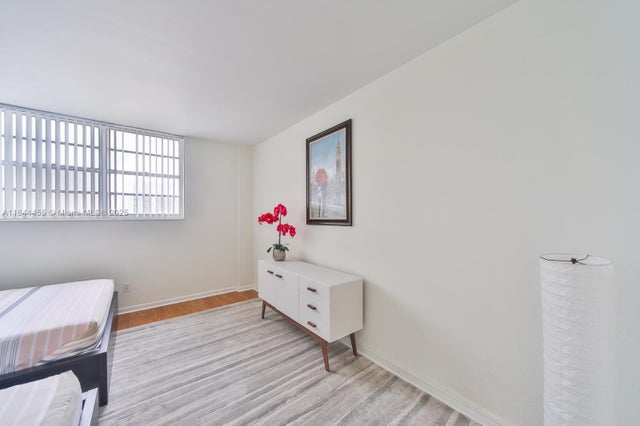 5 of 17 - 19370 Collins Ave 622, Sunny Isles Beach, FL
