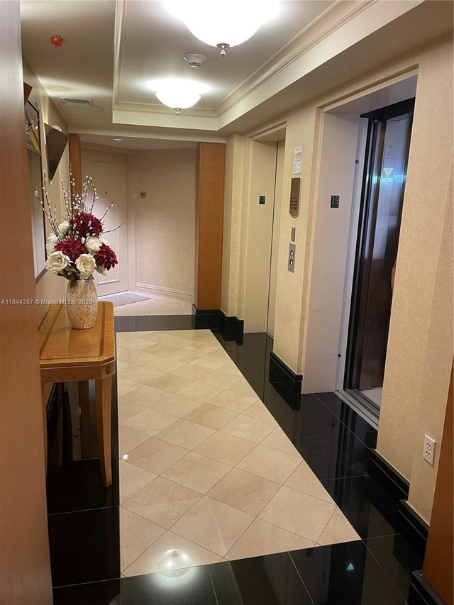 4 of 40 - 5025 Collins Ave 1908, Miami Beach, FL