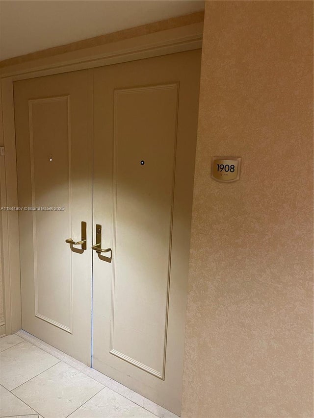 5 of 40 - 5025 Collins Ave 1908, Miami Beach, FL